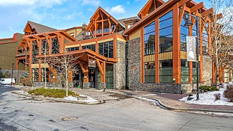 Adventurer's Escape~ Mountain Luxury Resort