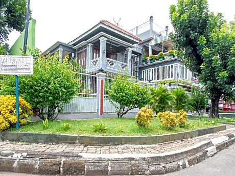 SPOT ON 3961 Fico's Residence Syariah