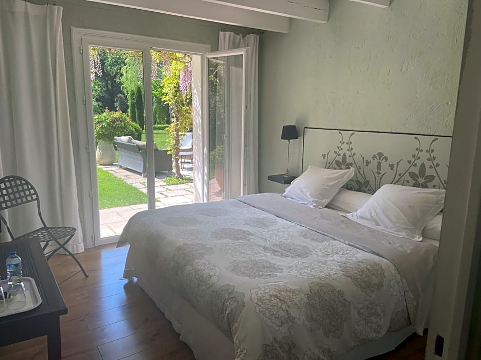Villa De Miha – Valbonne, CT