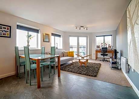 Stylish Design 2BR-7min Oxford P&R 14min Blenheim