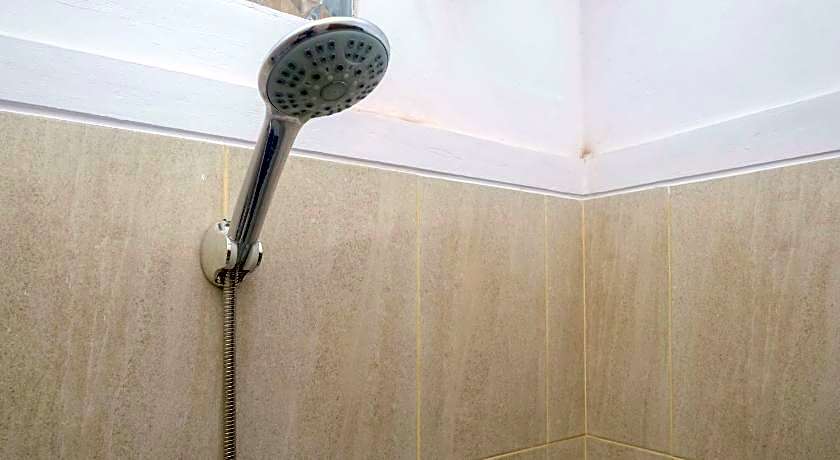 RedDoorz Syariah near UNIMUS Semarang