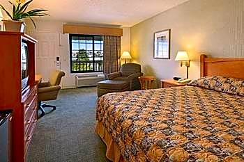Ramada Inn and Suites Costa Mesa