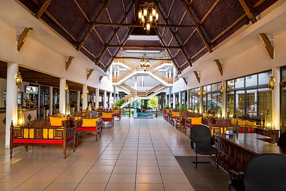 Travellers Beach Hotel & Club