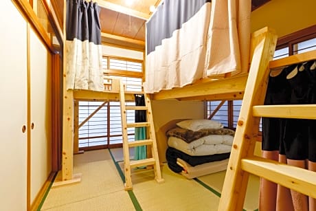 Bed in 4-Bed Mixed Dormitory Room