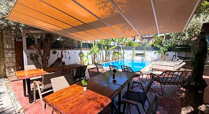 Rebetiko Hotel
