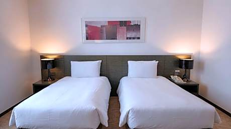 [Songdo Picnic PKG] Deluxe Twin with 1 Picnic Set & 1 Central Park Boat Ticket