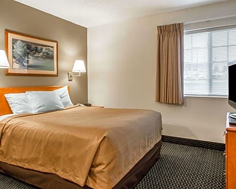 1 Queen Bed, Suite, Nonsmoking