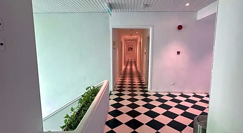 Le Embassy Hotel Georgetown