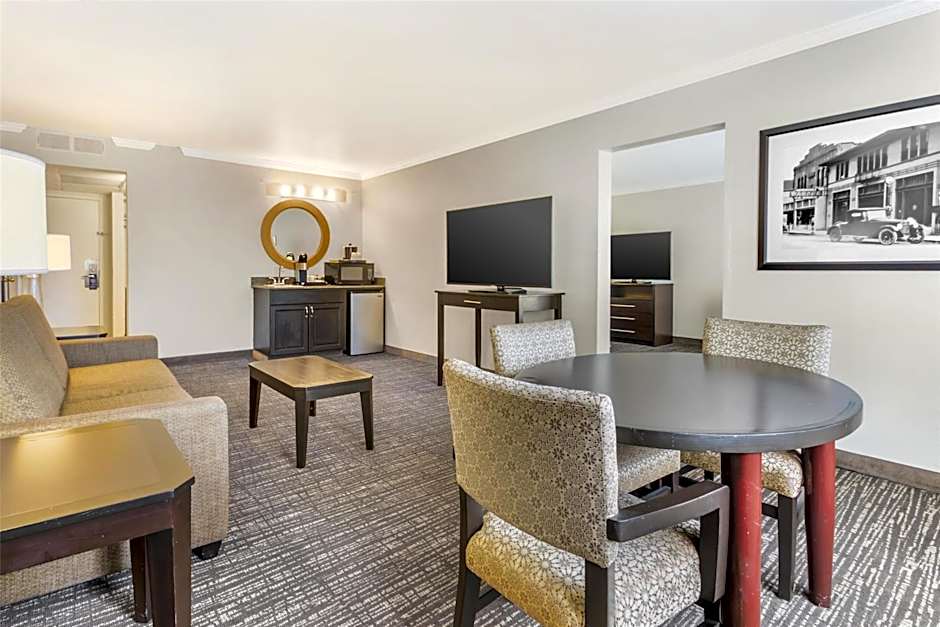 Best Western Plus Garden Court Inn