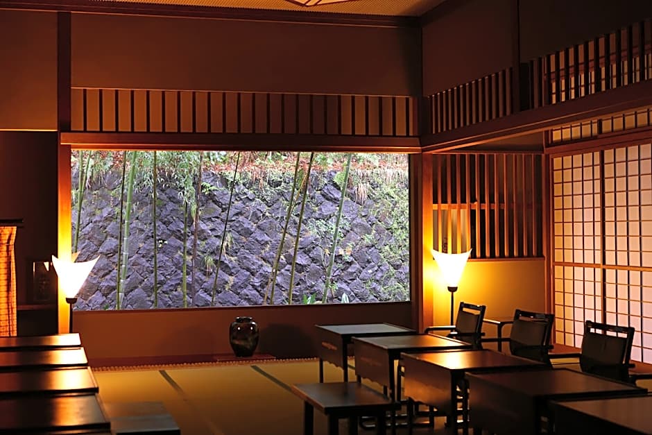 Oku-Yugawara Tsubaki