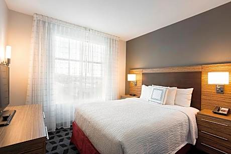 One-Bedroom Queen Suite with Sofa Bed and Roll-in Shower - Mobility and Hearing Accessible