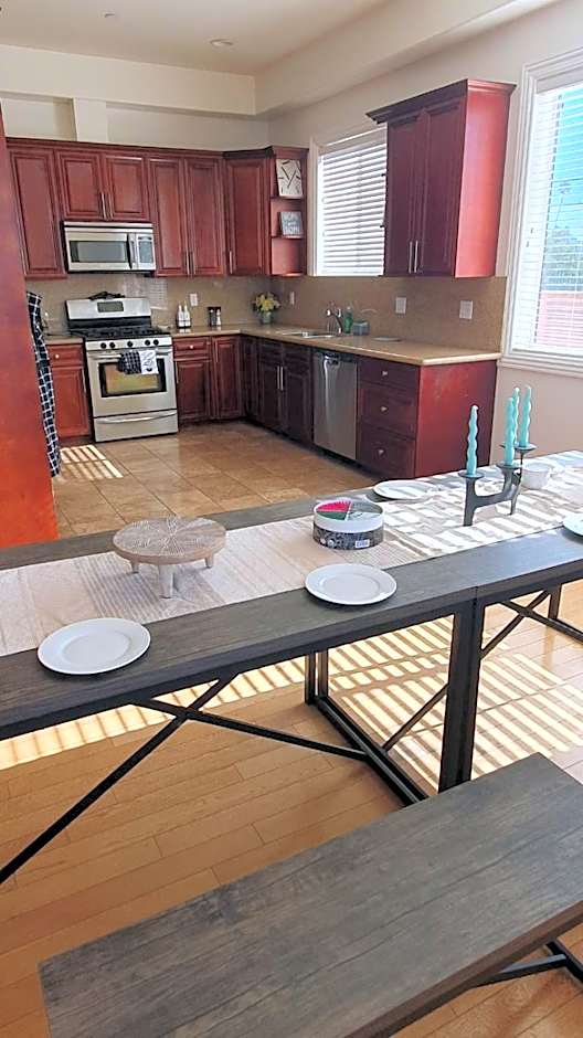 3 Bedroom Hollywood Gem