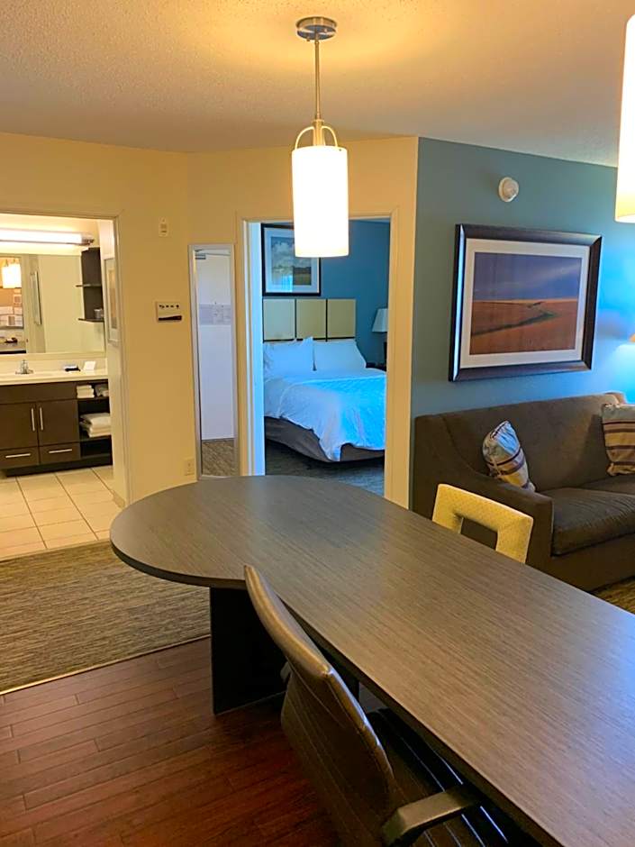 Candlewood Suites Fargo-North Dakota State University By IHG