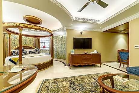 Round Bed Room
