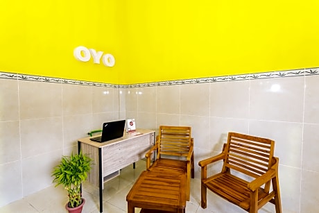 Oyo 1427 Azzahra Guest House