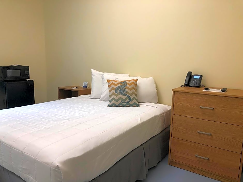 Travelodge by Wyndham Panama City Beach / Beachfront