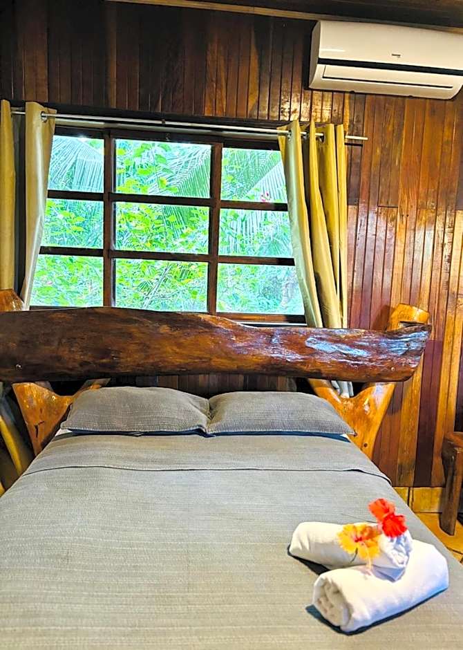 Hotel La Isla Inn