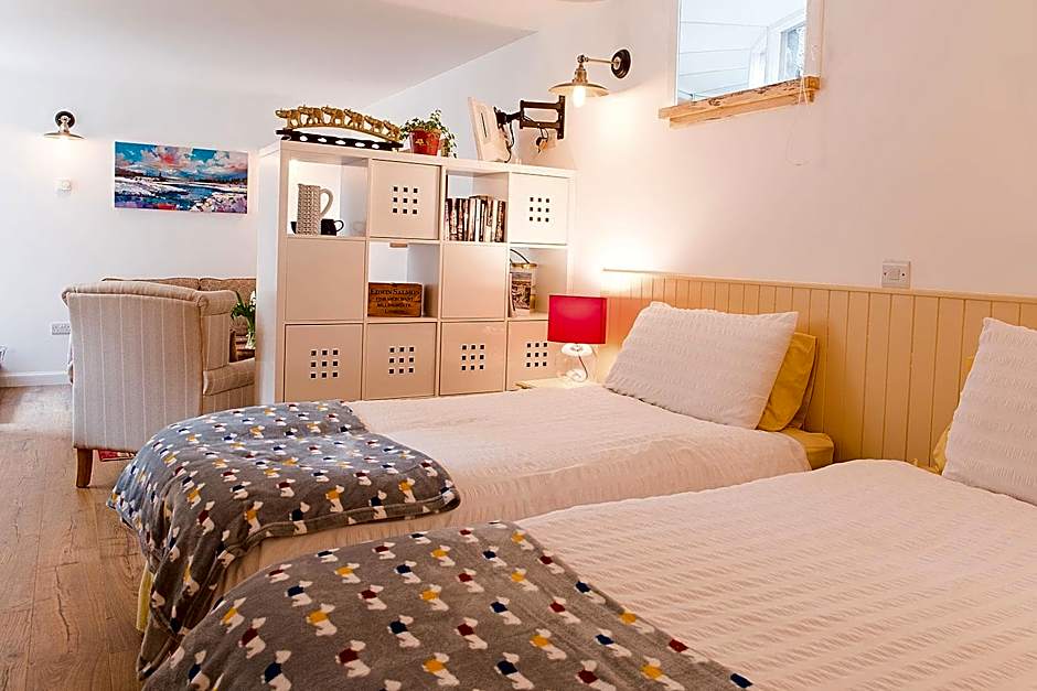 The Merryburn - Rooms and Courtyard Studios