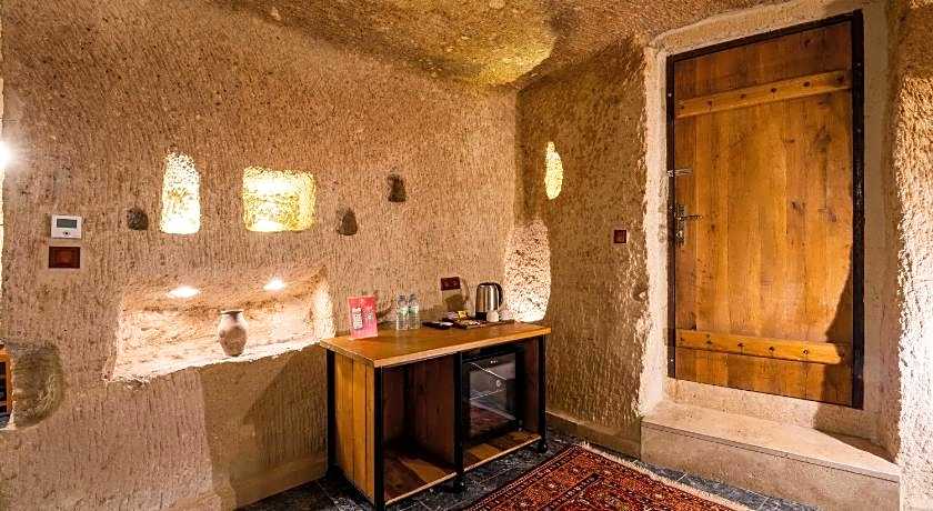 Ares Cave Suites
