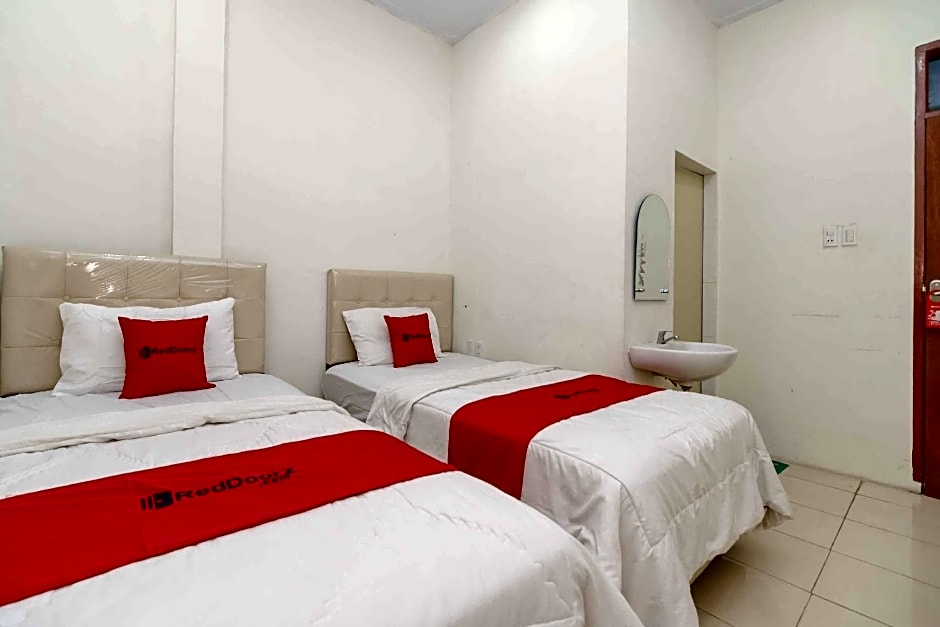 RedDoorz @ Haraito Tarutung