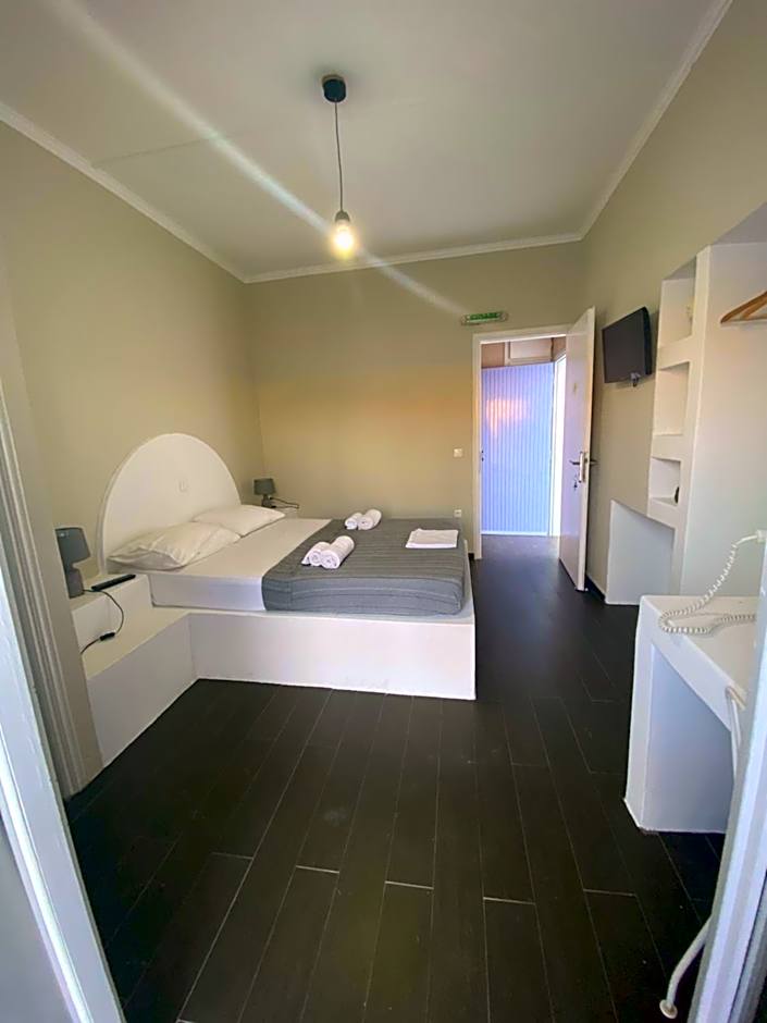 AEGEAN VIEW SEASIDE ROOMS AND STUDIOS KEA