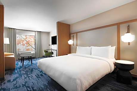 King Suite with Sofa Bed and Mountain View