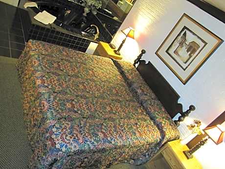 King Suite with Spa Bath - Non-Smoking