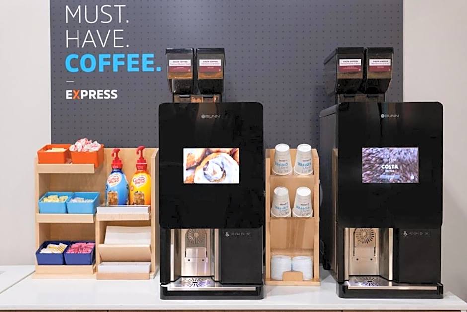 Holiday Inn Express and Suites Eau Claire West I-94 By IHG