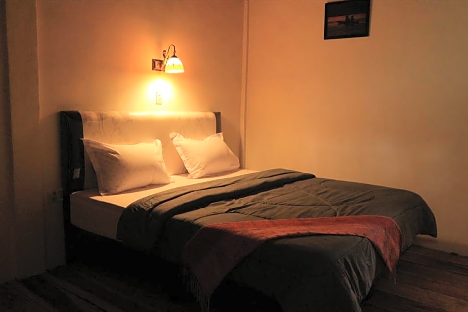 Laster Jony's Guest House