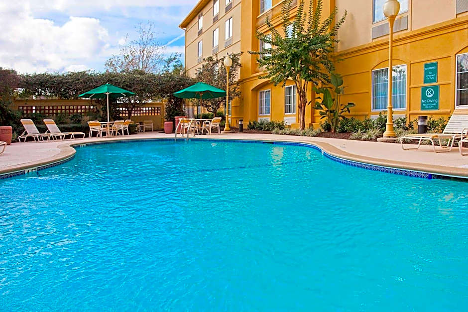La Quinta Inn & Suites by Wyndham Usf (Near Busch Gardens)