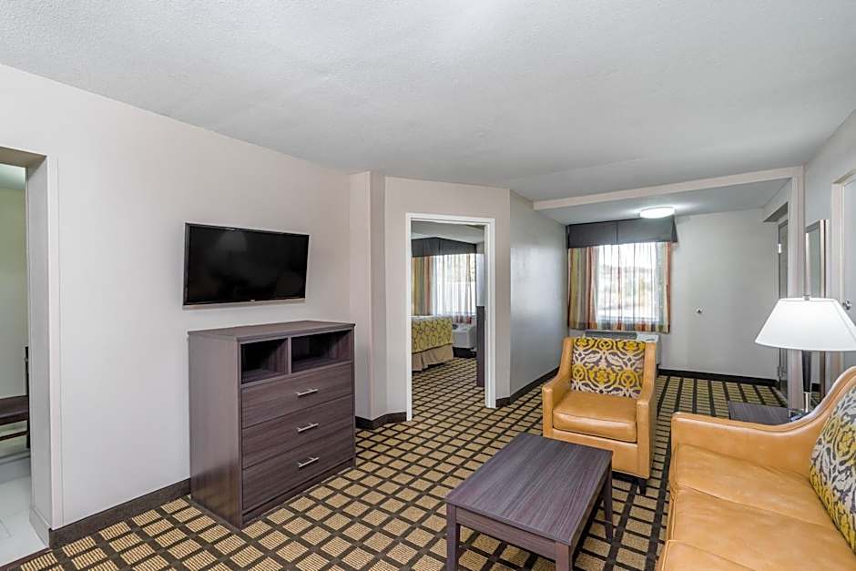 Baymont by Wyndham Clarksville