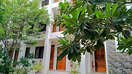 The Palines Apartment Hotel