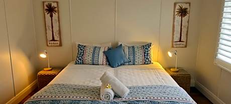 'Palms' King Ensuite