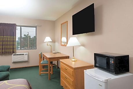 1 King Bed Non-Smoking