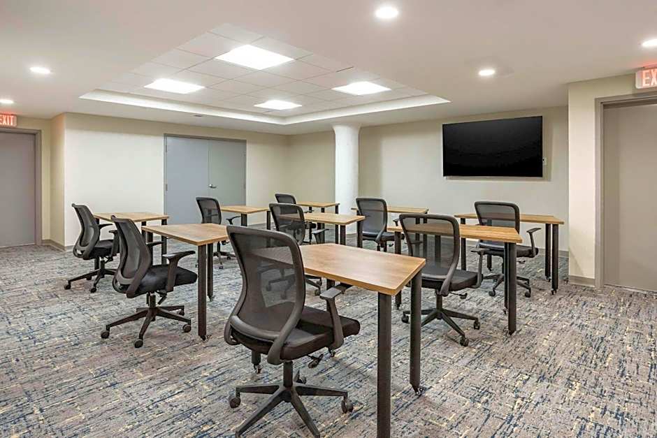 Comfort Inn & Suites Newark Liberty International Airport