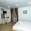 Ken's Backpackers Hotel