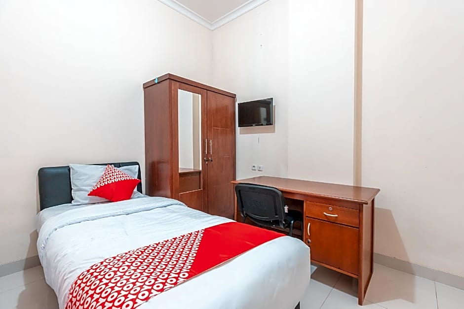OYO 2364 Cempaka Harapan Indah