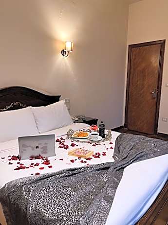 Hyde Park House Hotel