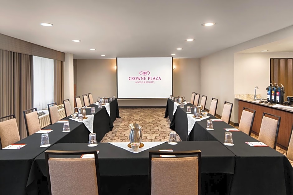 Crowne Plaza Portland - Lake Oswego, an IHG Hotel