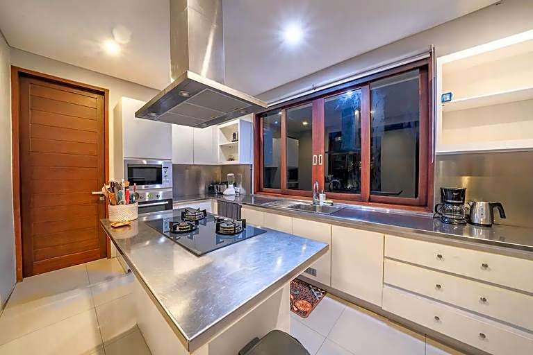 Balangan Sunset: Amazing 4 BDR Villa in Balangan w/ OCEAN VIEW in Balangan