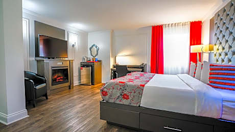 Exterior View Signature Room, 1 King Bed, Fireplace - Disability Access