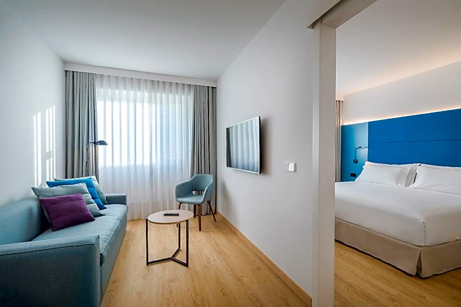 Photo 1 of 2 of Family Premium