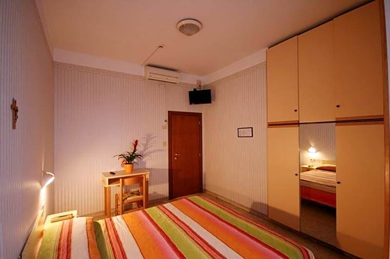 Hotel Cosmos