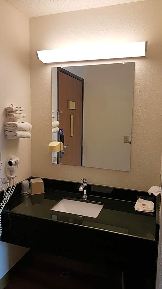 Motel 6-Saukville, WI