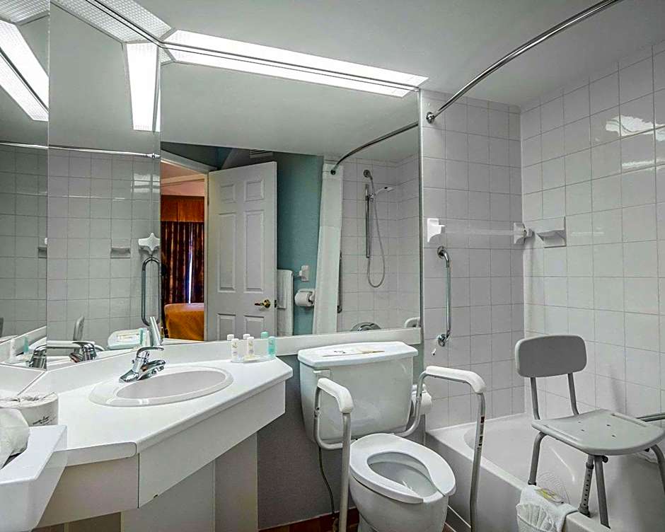 Quality Suites Ste Anne De Beaupre