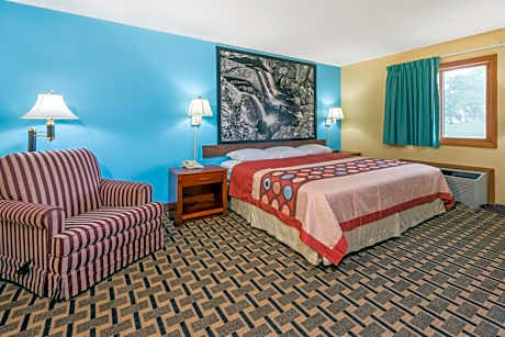 King Suite - Non-Smoking