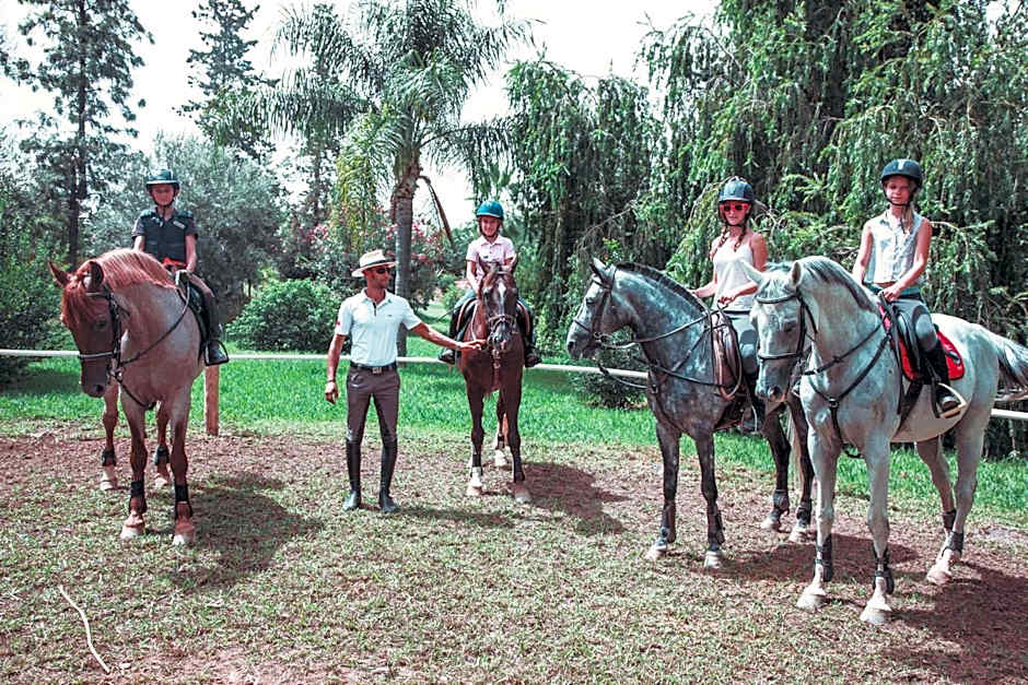 La Vie En Rose - Horses & Dogs House