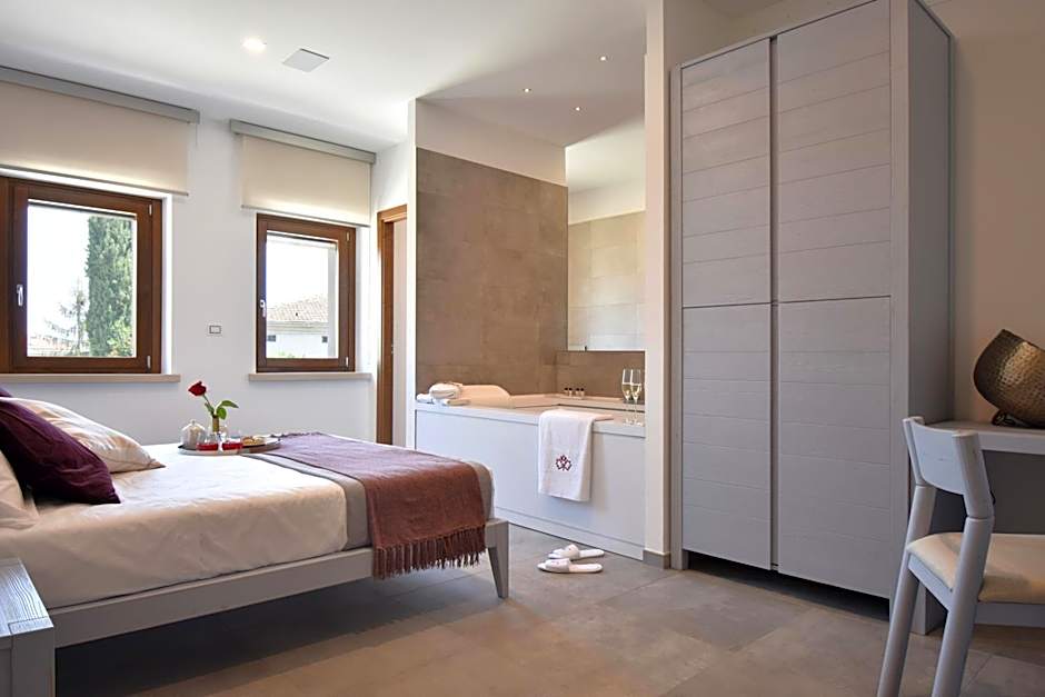 Photo 1 of 17 of Deluxe Suite, Jetted Tub