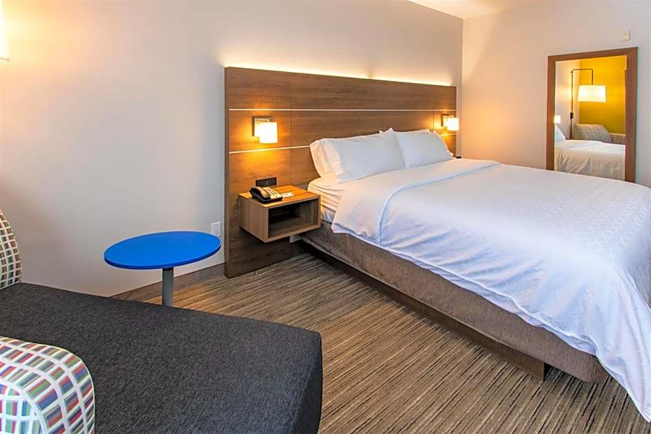 Holiday Inn Express Hotel & Suites Roseville - Galleria Area By IHG