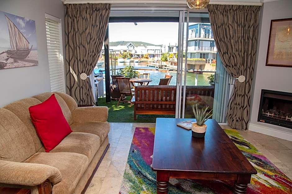WATERFRONT 2 BR Home with mooring at Knysna Quays - life on the water